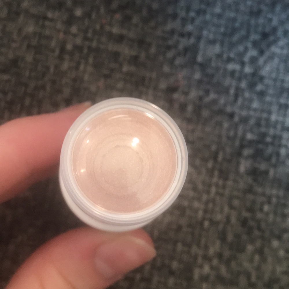 UB Cosmetics True Glow Skin Illuminating Stick - Picture 3 of 3
